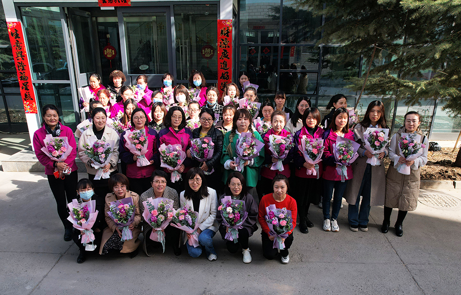 三八婦女節，甘肅宏強檢測謹祝公司女士們事業有成，家庭幸福，青春永駐！